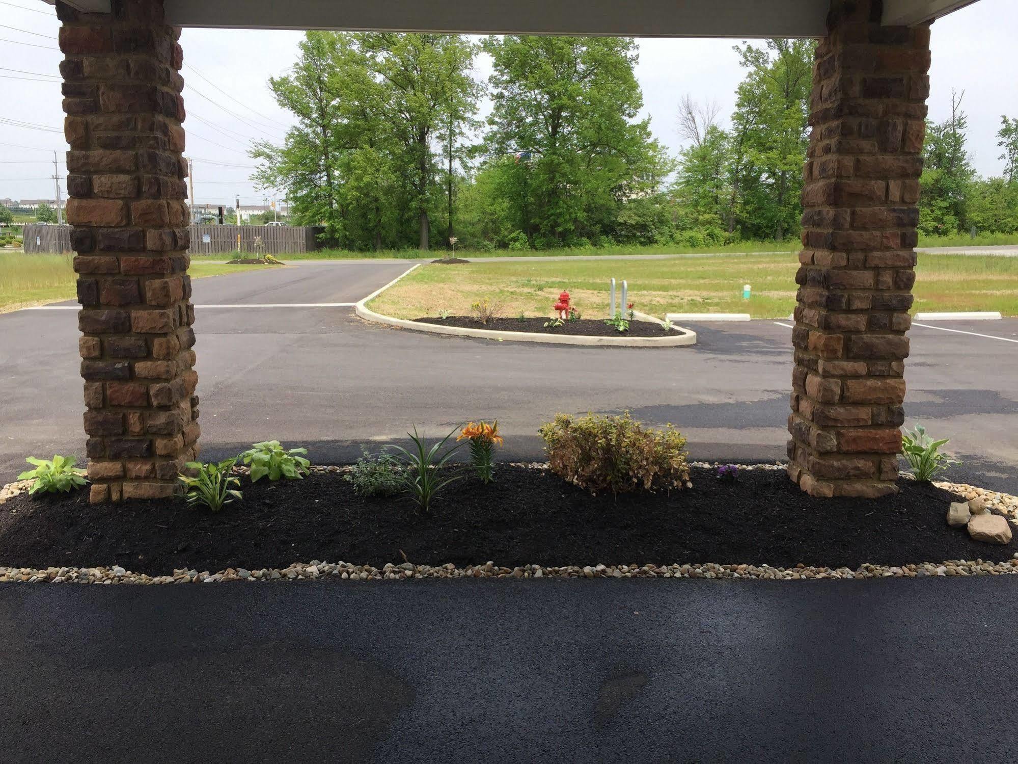 Holmes Suites And Inn Blacklick Exterior photo